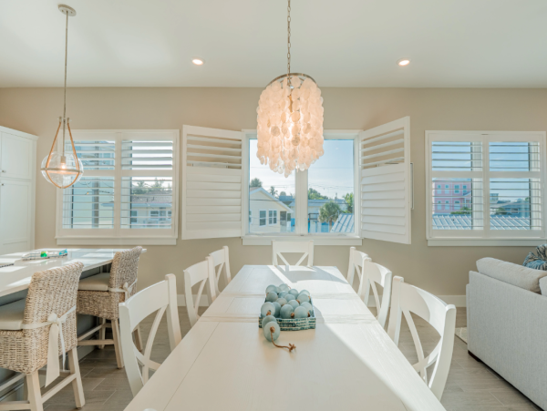 Modern Coastal Beach House - Perfect for Families & Groups